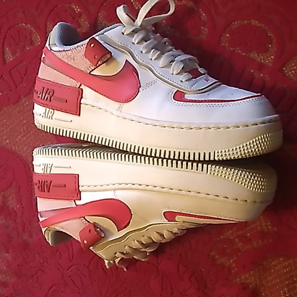 Womens Nike Air Force 1 red and white shoes size 7.5 - 8 ๐GREAT CONDITION!!๐ - Picture 4 of 10